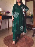 Load image into Gallery viewer, Zaara Emerald Green Hand-Embroidered Kurta Set