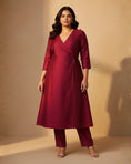 Load image into Gallery viewer, Samvriti Kurta Set (Rani Pink)
