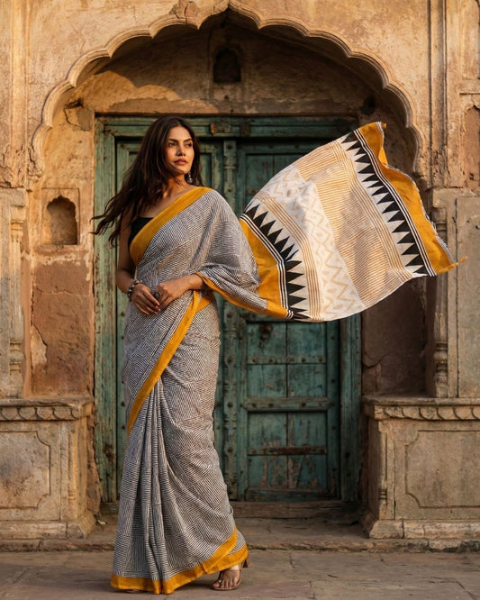 Sunehri Rekhā Geometric Saree