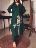 Load image into Gallery viewer, Shanti Emerald Green Sequin-Embroidered Kurta Set
