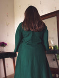 Load image into Gallery viewer, Shanti Emerald Green Sequin-Embroidered Kurta Set
